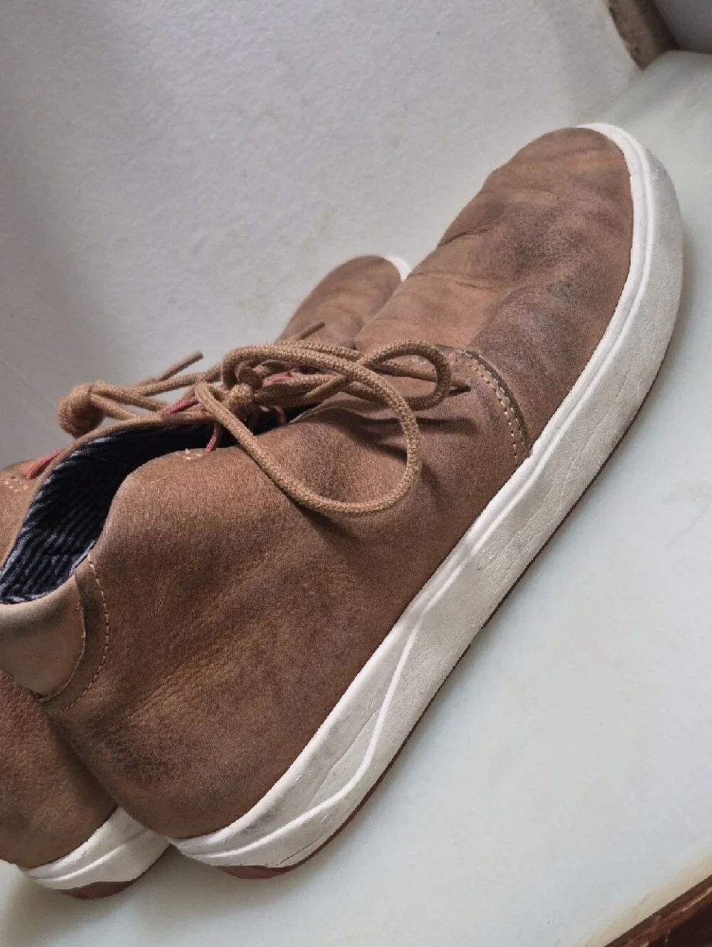 Casual Lace-Up Men's Tan Chukka Sneakers